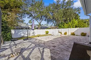 8524 Laurel Lakes Blvd, Naples, FL 34119 - Photo 31