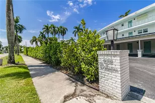 383 Harbour Dr, Naples, FL 34103 - Photo 25