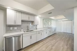 383 Harbour Dr, Naples, FL 34103 - Photo 7