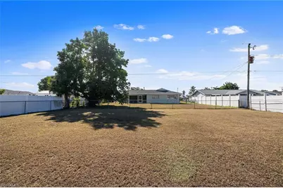 922 SE 27th Ter, Cape Coral, FL 33904 - Photo 31