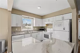 922 SE 27th Terrace, Cape Coral, FL 33904 - Photo 15