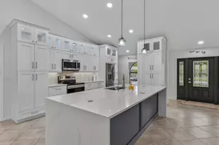 2264 Outrigger Ln, Naples, FL 34104 - Photo 3