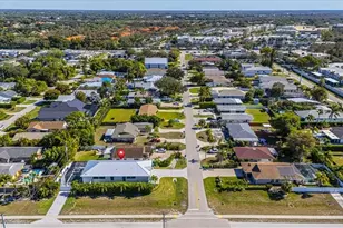 803 92nd Ave N, Naples, FL 34108 - Photo 7
