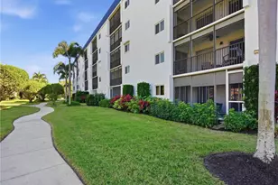 555 Park Shore Dr, Naples, FL 34103 - Photo 11