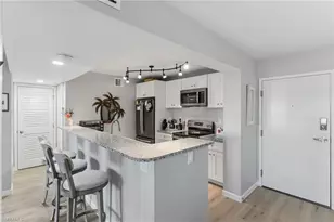 555 Park Shore Dr, Naples, FL 34103 - Photo 19