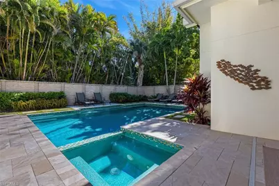 2250 Crayton Rd, Naples, FL 34103 - Photo 7