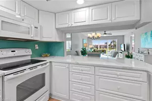 13 High Point Cir N, Naples, FL 34103 - Photo 3