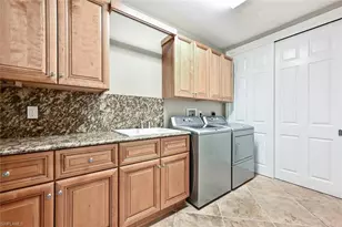 4722 Stratford Ct, Naples, FL 34105 - Photo 17