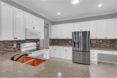 11239 Lakeland Cir, Fort Myers, FL 33913 - Photo 3