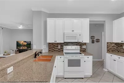 11239 Lakeland Cir, Fort Myers, FL 33913 - Photo 5