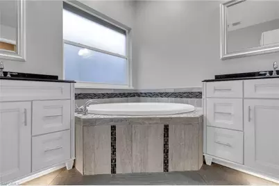 11239 Lakeland Cir, Fort Myers, FL 33913 - Photo 13