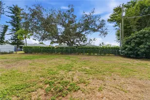 428 SW 33rd Terrace, Cape Coral, FL 33914 - Photo 5