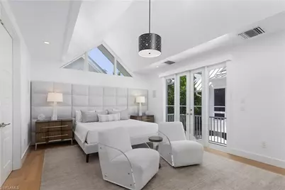 1021 6th St S, Naples, FL 34102 - Photo 33