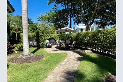 960 7th St S #202, Naples, FL 34102 - Photo 11