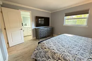 960 7th St S, Naples, FL 34102 - Photo 3