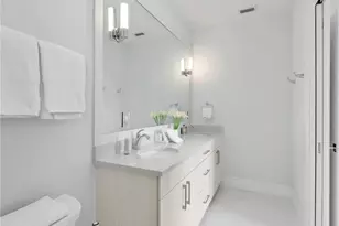 101 8th St S, Naples, FL 34102 - Photo 17