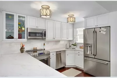49 High Point Cir S #208, Naples, FL 34103 - Photo 5