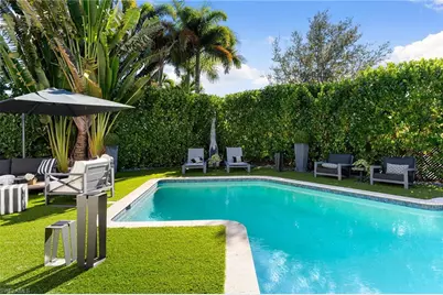 2570 Crayton Rd, Naples, FL 34103 - Photo 7