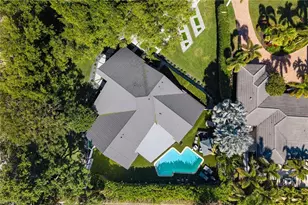 2570 Crayton Rd, Naples, FL 34103 - Photo 39