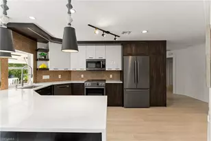 2570 Crayton Rd, Naples, FL 34103 - Photo 13