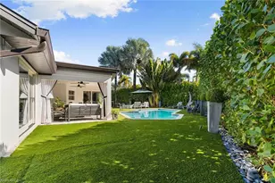 2570 Crayton Rd, Naples, FL 34103 - Photo 9