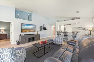 6185 Reserve Cir, Naples, FL 34119 - Photo 5