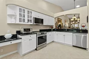 8185 Tauren Ct, Naples, FL 34119 - Photo 9