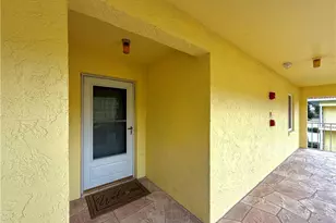 1001 Foxfire Ln, Naples, FL 34104 - Photo 3