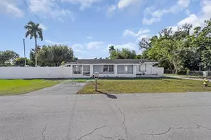 77 Glenmont Dr W, North Fort Myers, FL 33917 - Photo 5