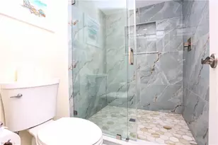 592 Beachwalk Cir, Naples, FL 34108 - Photo 21