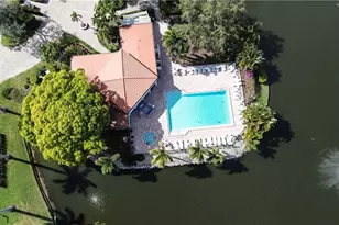 592 Beachwalk Cir, Naples, FL 34108 - Photo 27