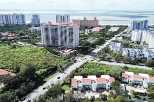 592 Beachwalk Cir, Naples, FL 34108 - Photo 31