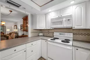 200 Valley Stream Dr, Naples, FL 34113 - Photo 7