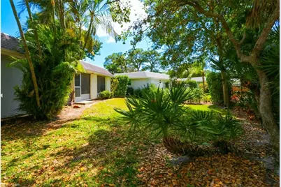 225 Georgetown Blvd, Naples, FL 34112 - Photo 9