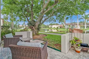 185 Cypress Way E, Naples, FL 34110 - Photo 25