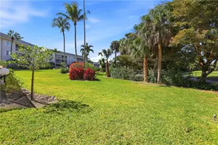 215 Cypress Way E, Naples, FL 34110 - Photo 35