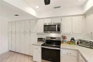 215 Cypress Way E, Naples, FL 34110 - Photo 9