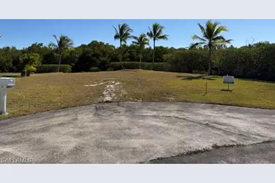 1276 Grand Canal Dr, Naples, FL 34110 - Photo 15