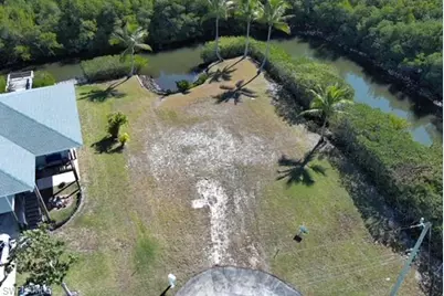 1276 Grand Canal Dr, Naples, FL 34110 - Photo 7