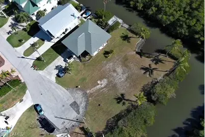 1276 Grand Canal Dr, Naples, FL 34110 - Photo 11