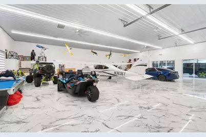 18683 Baseleg Ave, North Fort Myers, FL 33917 - Photo 9