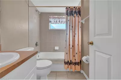 916 NE 4th Pl, Cape Coral, FL 33909 - Photo 33