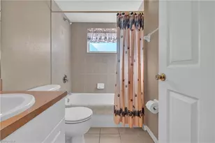 916 NE 4th Pl, Cape Coral, FL 33909 - Photo 33