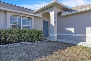 916 NE 4th Pl, Cape Coral, FL 33909 - Photo 5