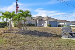 916 NE 4th Pl, Cape Coral, FL 33909 - Photo 1