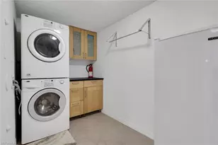 600 Squire Cir, Naples, FL 34104 - Photo 17