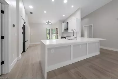 581 Country Walk Ct, Naples, FL 34104 - Photo 9