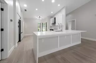 581 Country Walk Ct, Naples, FL 34104 - Photo 9