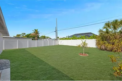 693 95th Ave N, Naples, FL 34108 - Photo 5