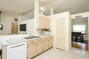 7775 Scarlet Ct, Naples, FL 34104 - Photo 9